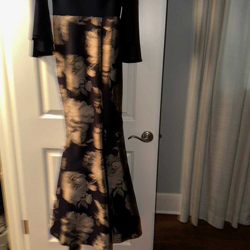❌SOLD❌Xscape Women's Deep-v Long Sleeve Dress- Navy & Gold Floral Mermaid Skirt - Picture 6 of 10
